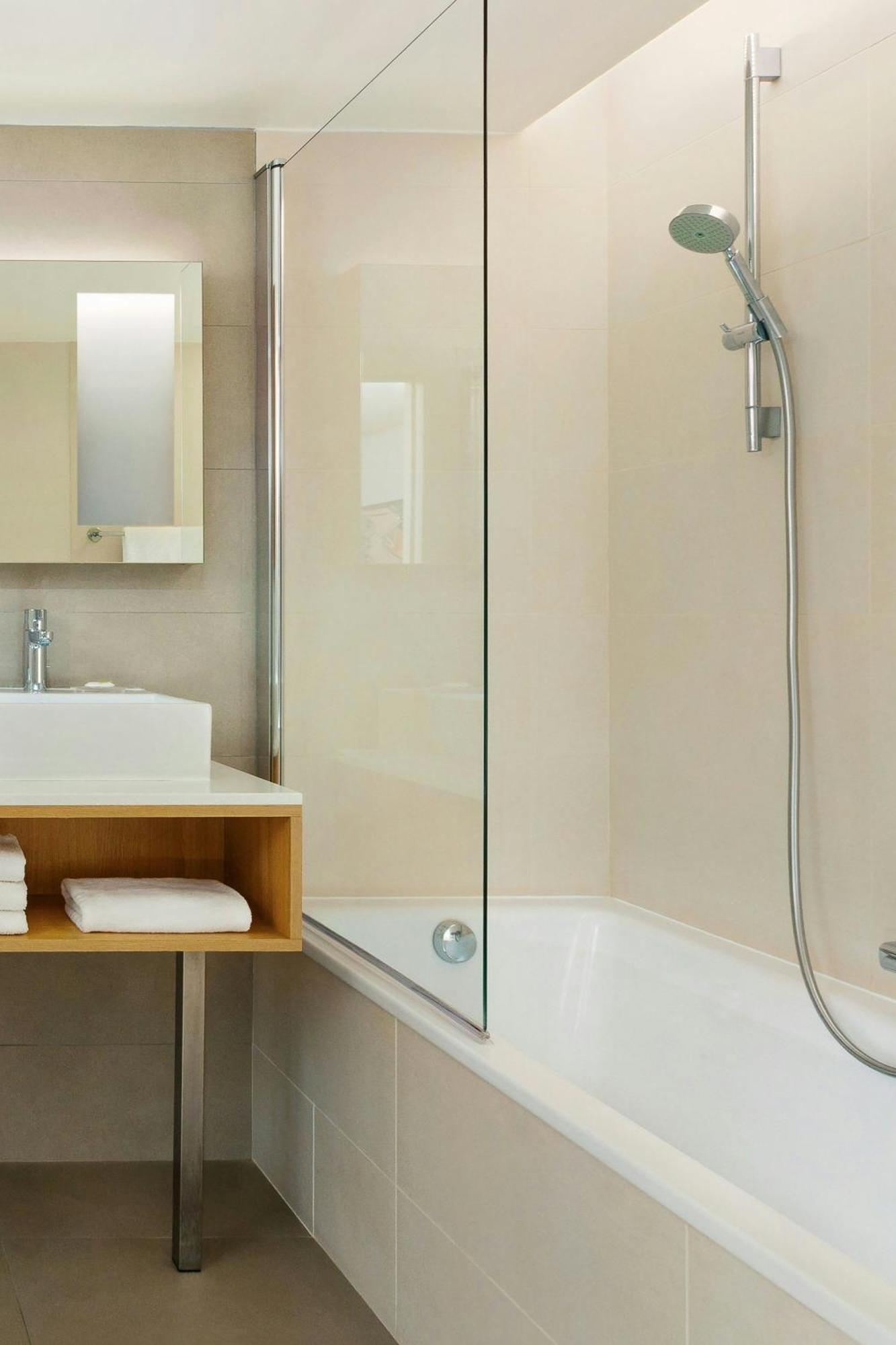 Courtyard By Marriott Montpellier Hotel Екстериор снимка